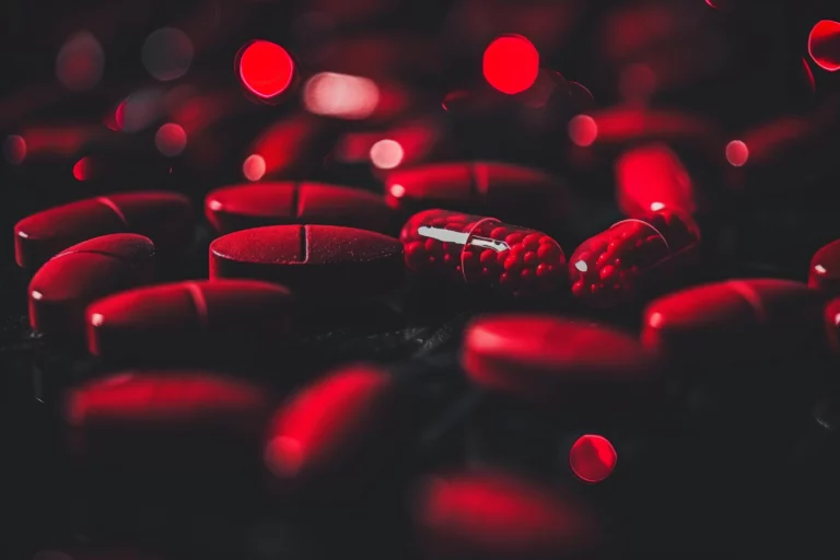 pills-dark-environment